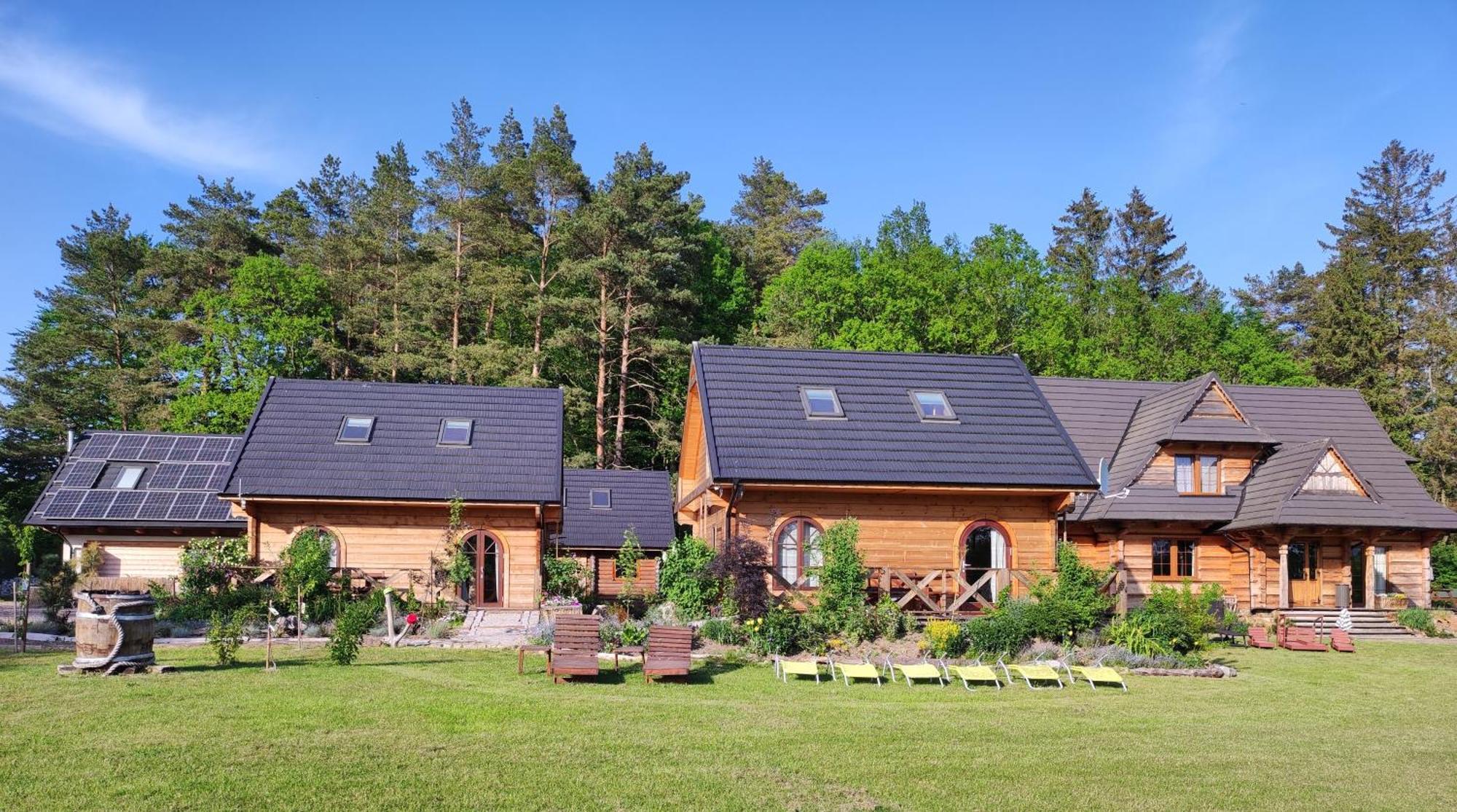 Woodorf Drewnem Uslane - Domki Z Bala Nad Rzeka Slupia Wsrod Pol I Lasow Z Chata Grillowa, Ogniskiem I Placami Zabaw Dla Dzieci Ustka Exterior photo