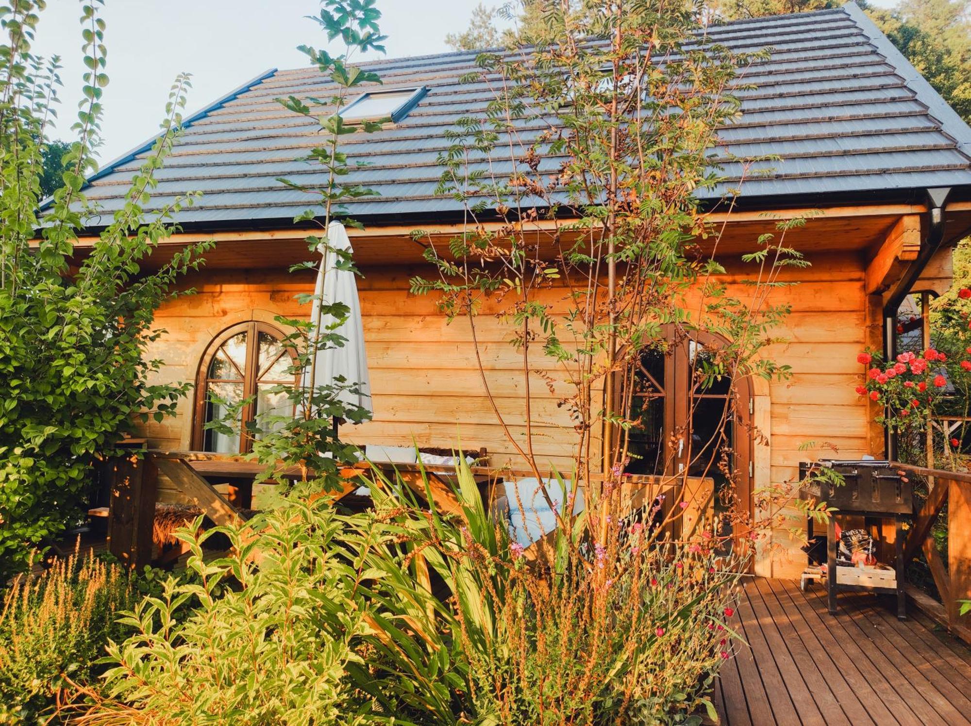 Woodorf Drewnem Uslane - Domki Z Bala Nad Rzeka Slupia Wsrod Pol I Lasow Z Chata Grillowa, Ogniskiem I Placami Zabaw Dla Dzieci Ustka Exterior photo