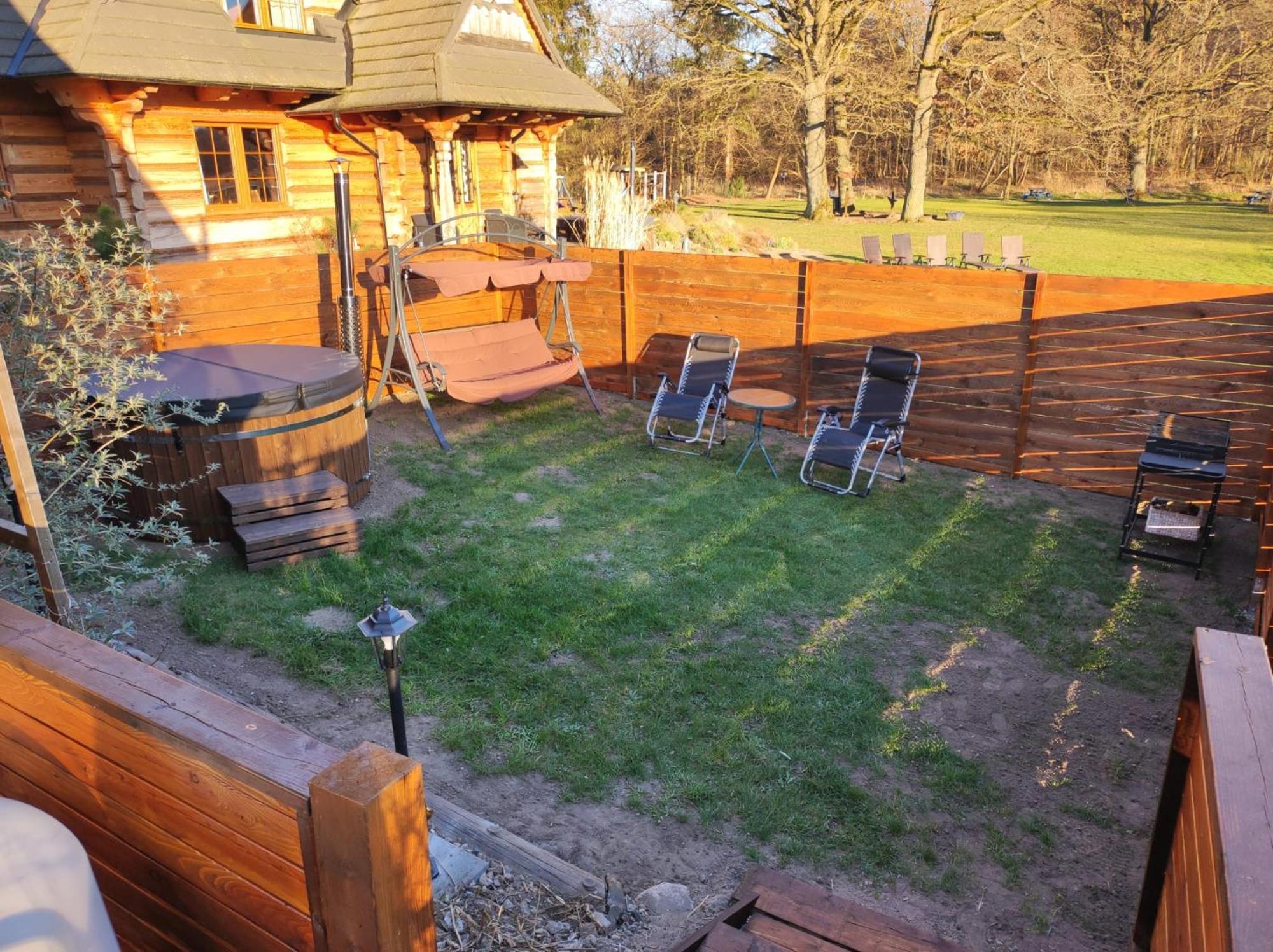Woodorf Drewnem Uslane - Domki Z Bala Nad Rzeka Slupia Wsrod Pol I Lasow Z Chata Grillowa, Ogniskiem I Placami Zabaw Dla Dzieci Ustka Exterior photo